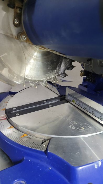 Торцовочна пила LUX TOOLS  KGS-1200