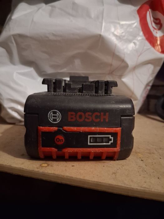 Акумулятор Bosch 18v.4ah. Акумуляторна батарея
