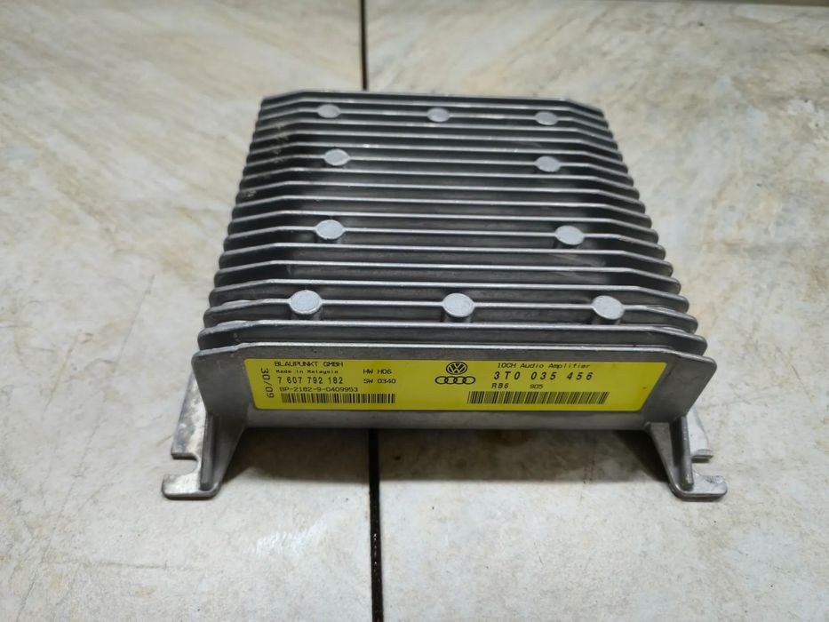 SKODA  SUPERB 2 II WZMACNIACZ AUDIO