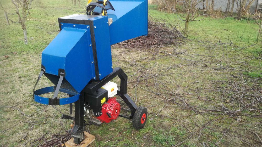 Rebak rebakowanie rozdrabnianie galezi na kawałki i na drobno