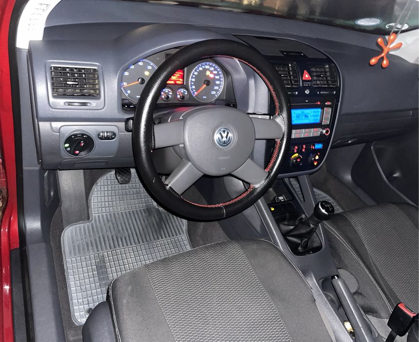 Volkswagen Golf . 1,4 mpi . 2003 рік. Червоний металік