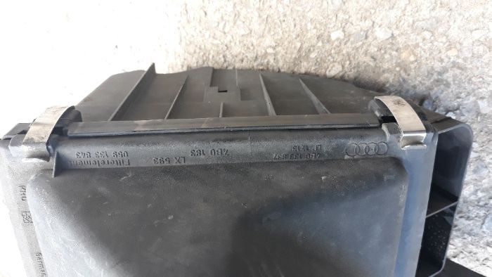 Audi a4 b5 2.5 V6,obudowa filtra powietrza oryginał