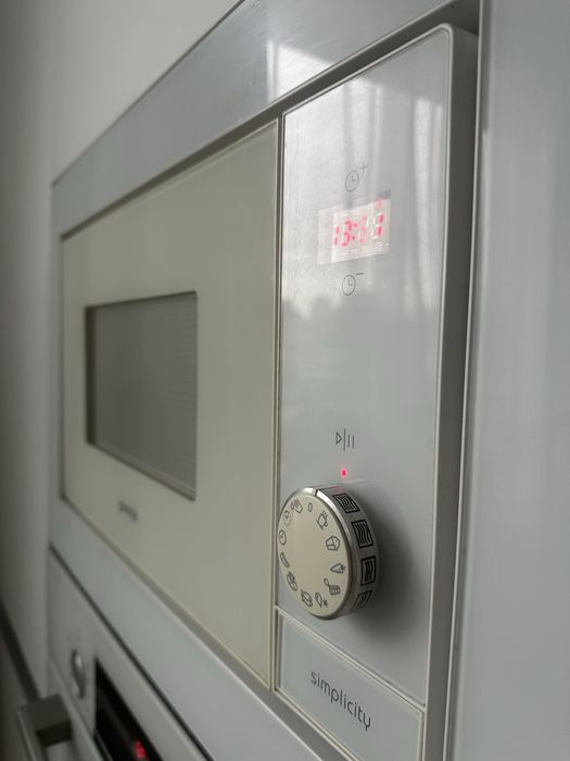 Вбудована мікрохвильова піч Gorenje BM6240SY2W на запчастини