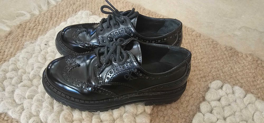 Продам лофери шкіряні на дівчинку