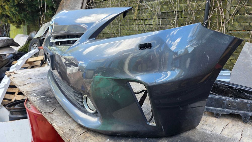 Zderzak przód przedni Toyota Prius Plus + ZVW40