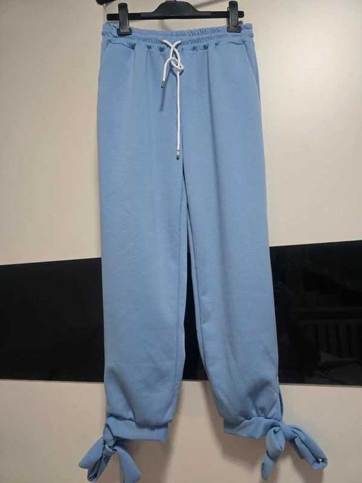 Spodnie na gumce rozmiar L/XL baby blue