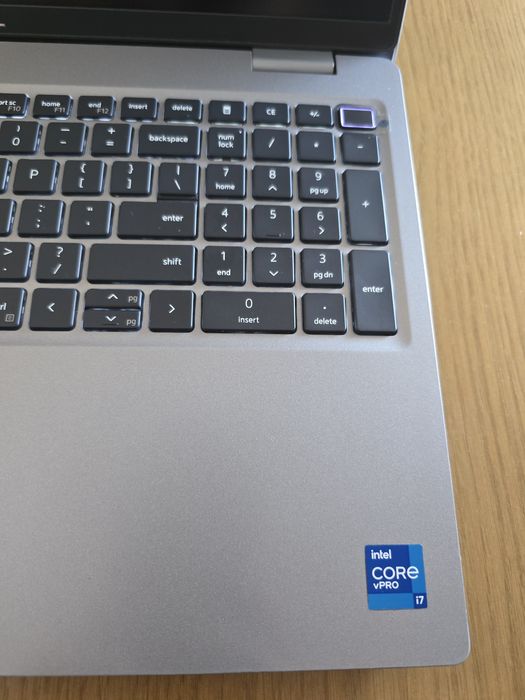 Laptop Dell Latitude 5521 i7-11850h Win 11 pro