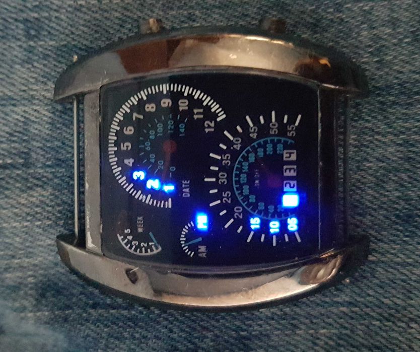 Zegarek na reke cyfrowy led lcd elektroniczny digital F1 formula 1 binarny efekt licznika