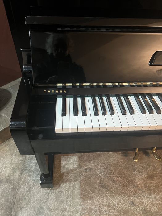 Piano vertical yamaha U1 impecavel