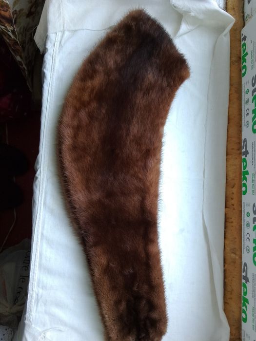 Съёмный воротник из натурального меха норка.