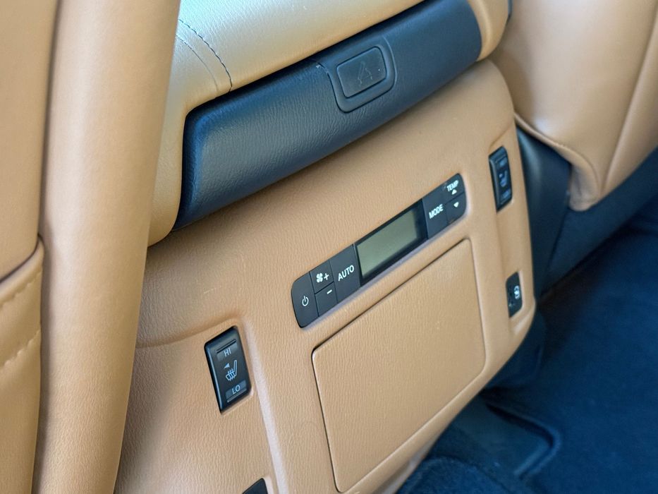 Samochód infiniti QX80