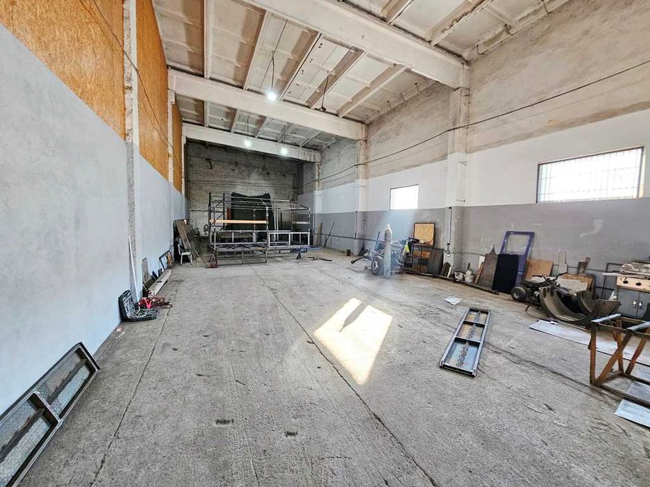 Продається виробничо-складське приміщення в промисловій частині мСтрий