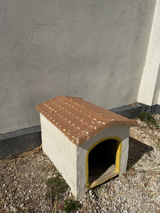 2 Casotas para Cão em Cimento / Betão – Muito Resistentes