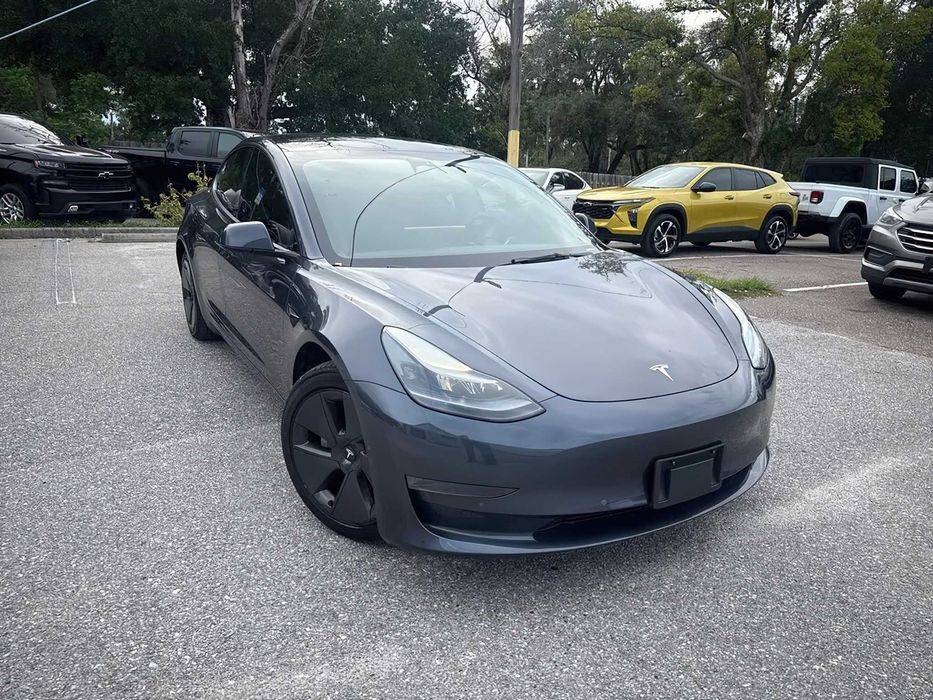 Tesla Model 3      2023