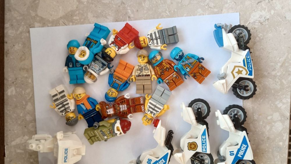 Mix figurek Lego + motory policyjne Lego