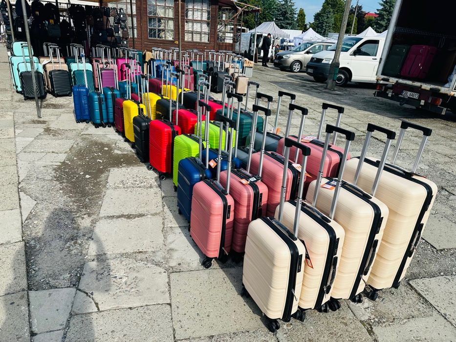 Nowe mocne walizki podróżne, walizka kabinowa, torba