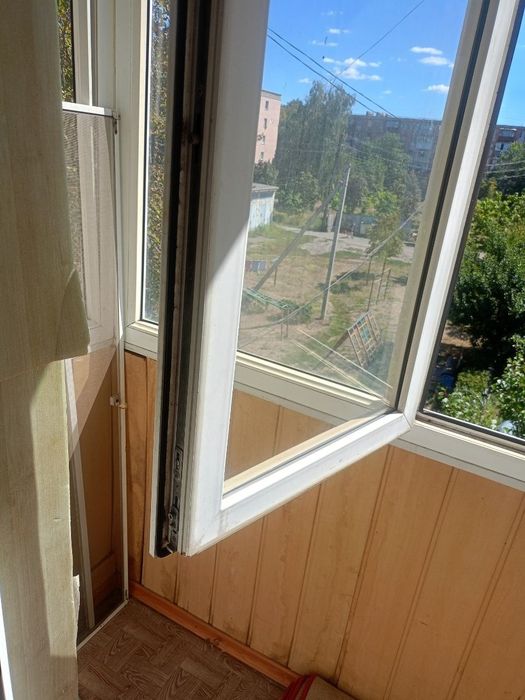 Продам двокімнатну гостинку в місті Слобожанське