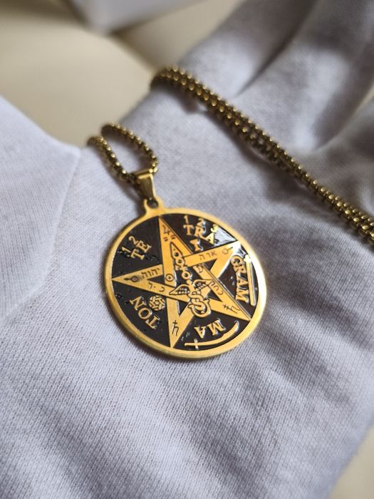 Colar em aço inoxidável Pentagrama Prateado ou Dourado