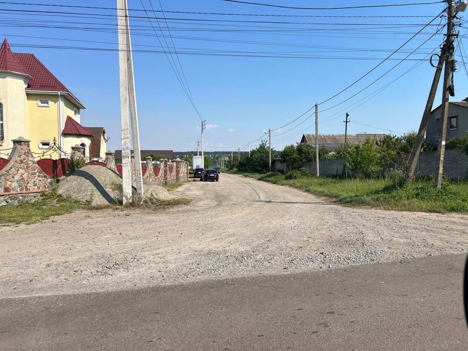 Ділянка з світлом, асфальтована  дорога, поруч озеро!