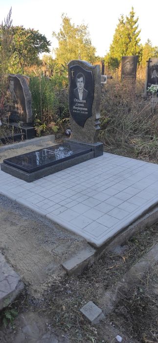 Установка памятников. Реставрация и уход за захоронением. Покраска оградок.