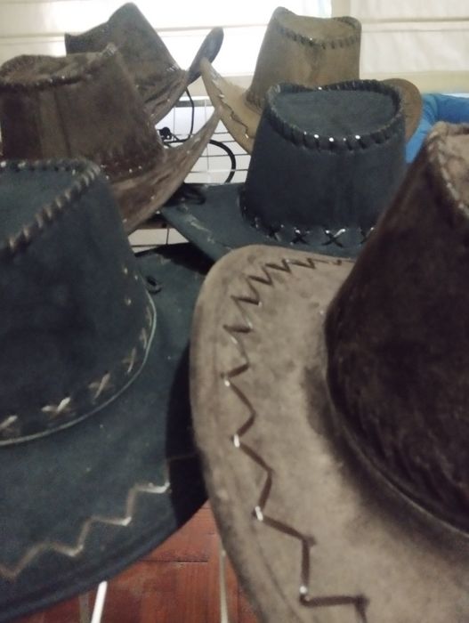 Chapéu de cowboy castanho e preto