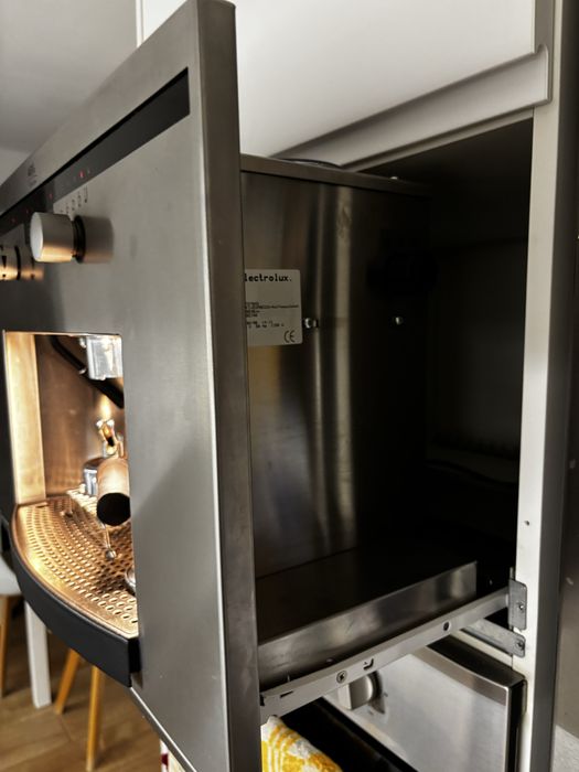 Máquina de café de encastrar AEG