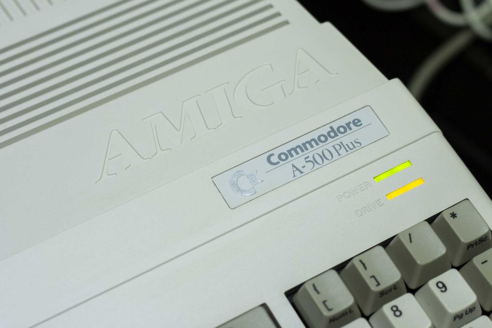 Amiga 500 + zasilacz + mysz + 2 x joystick + dyskietki