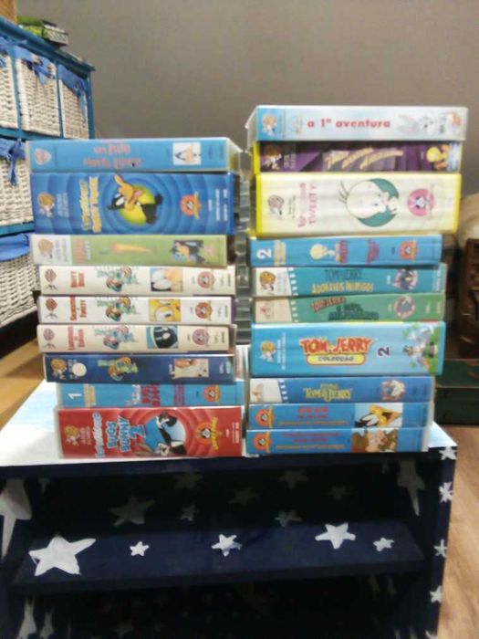 Cassetes VHS com filmes diversos