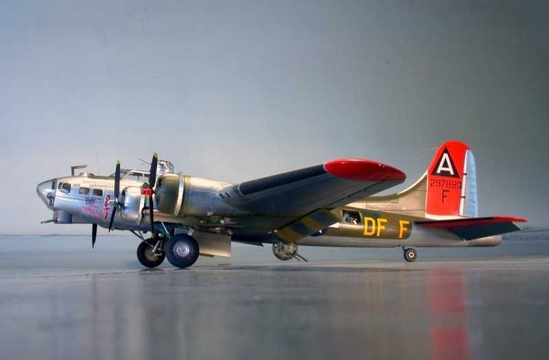 Modelismo Kit B-17G Flying Fortress 1:48, miniatura