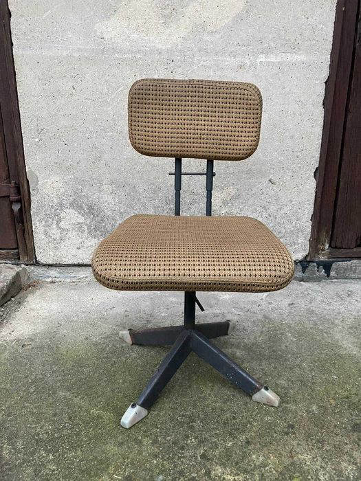 Stare krzesło obrotowe PRL, loft, retro