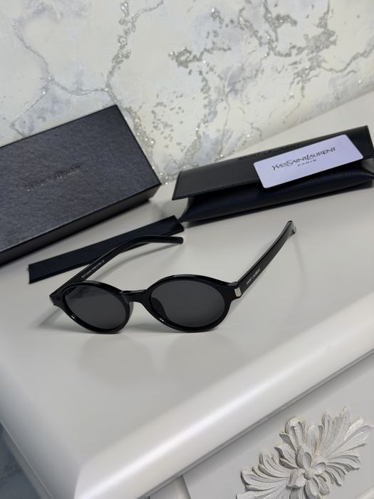 Солнцезащитные очки Saint Laurent тренд 2026 полный комплект