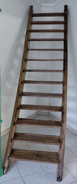 Antiga, Invulgar e Original Escada em Madeira, Finais de Sec XIX, Pincipios de XX