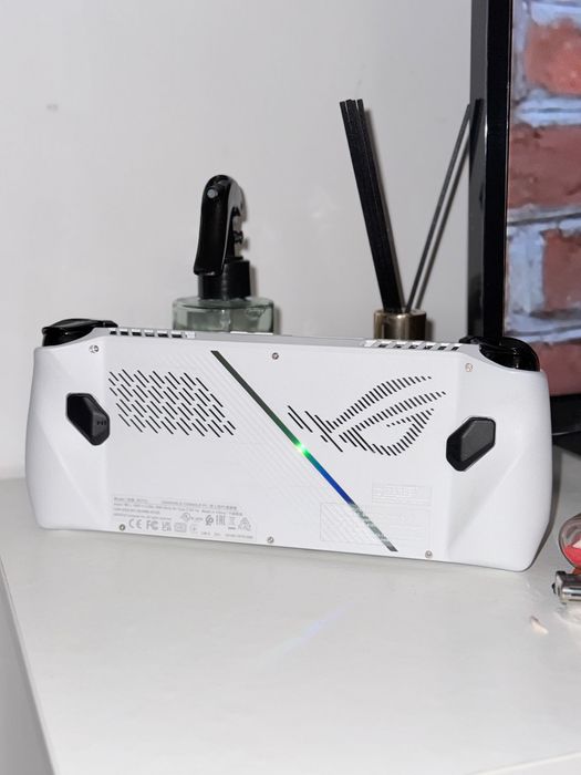 ASUS ROG Ally – Excelente estado (pequena avaria estética)