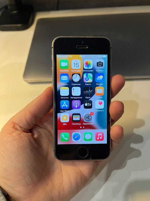 Apple iPhone SE 64 ГБ Neverlock стан ідеал