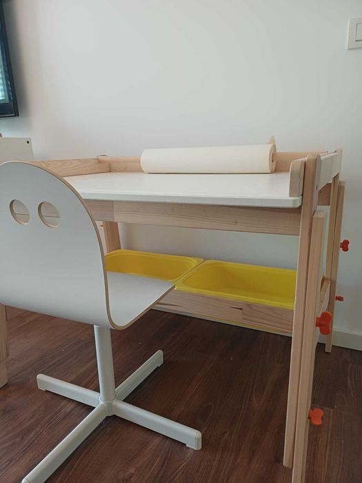 Secretária infantil IKEA FLISAT + Cadeira