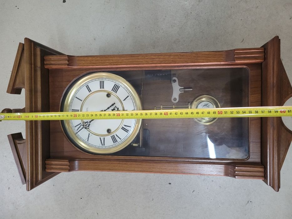Relógio de parede  antigo em madeira