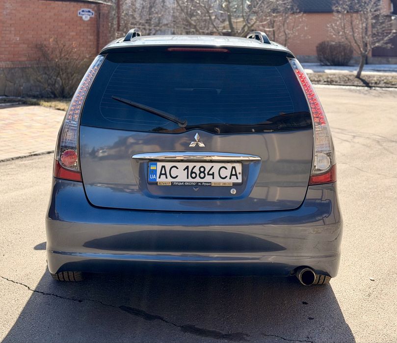 Mitsubishi GRANDIS 7 Мест Автомат