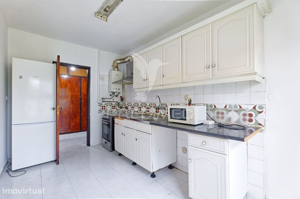 Apartamento T2 na Rua António Aleixo - Quinta do Rouxinol - Miratej...