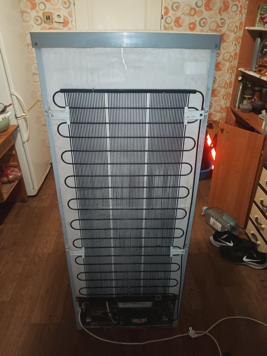 Продам двохкамерний холодильник. Ціна договірна