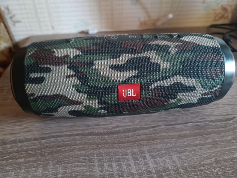 Продам jbl charge 3