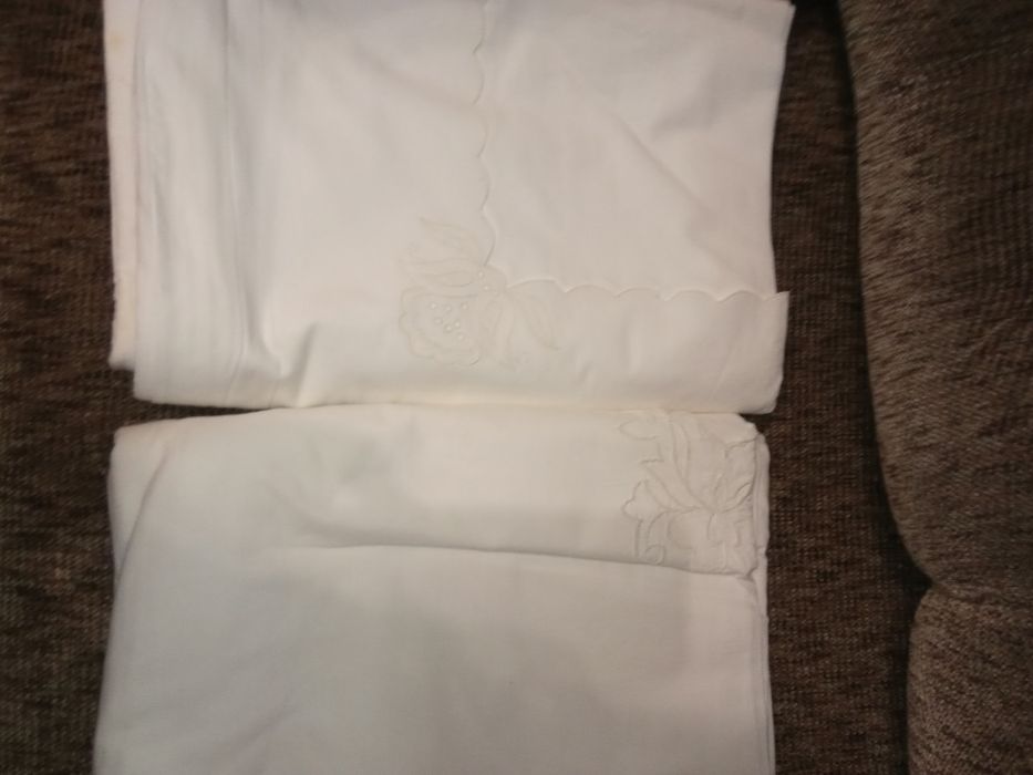 Пододеяльники новые белые с выбитым принтом