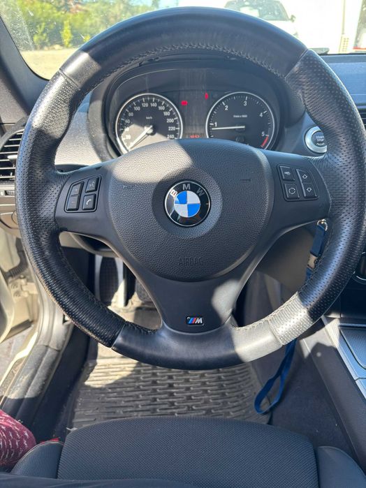 BMW Série 1 123d | 2009 | KIT M | Excelente oportunidade