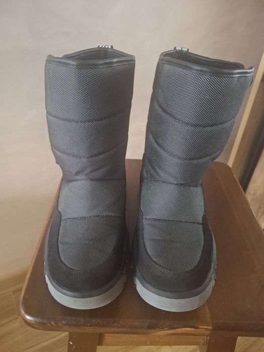 продам зимові чобітки