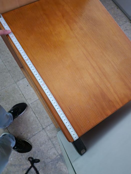 Mesa de apoio de pinho maciço