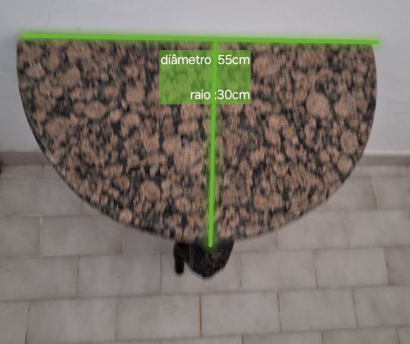 Mesa meia lua em metal e 2 tampos em mármore