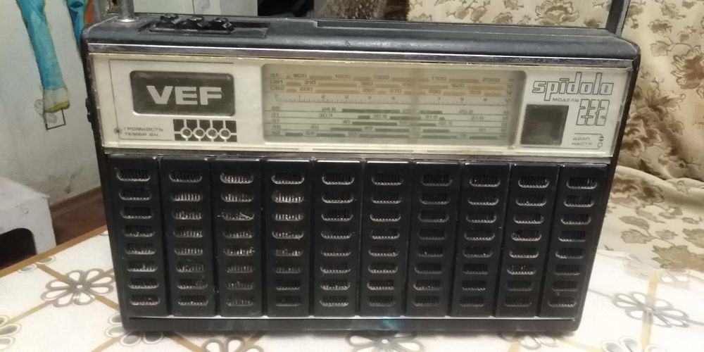 Продам радиоприёмник VEF SPIDOLA 323