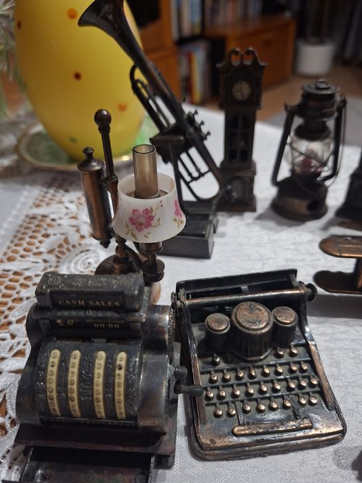 Kolekcja 12 sztuk metalowych strugaczek