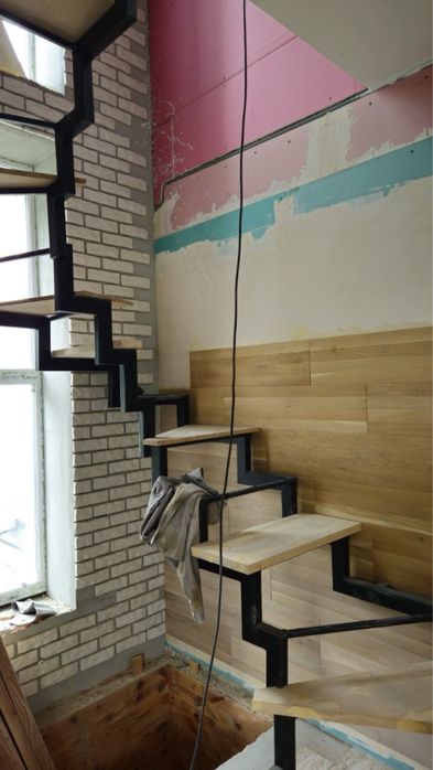 вул. Переможна ,продаж котеджу з частково закінченим ремонтом.