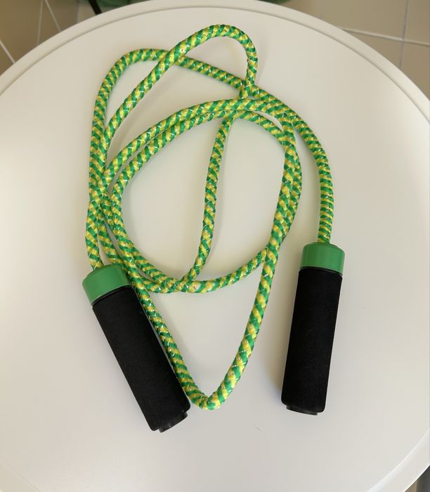 Variado (bola, raquetes, cordas de saltar)