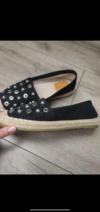 Czarne espadryle z ozdobami 39/40/ długość 25,7 cm